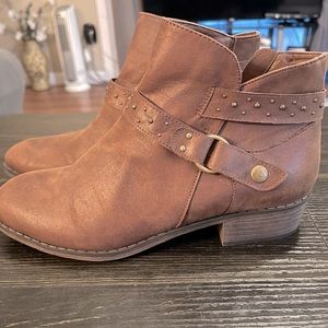 GH Bass & Co women’s side zip ankle boots